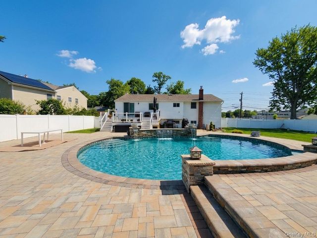 86 New Highway, Commack, NY 11725