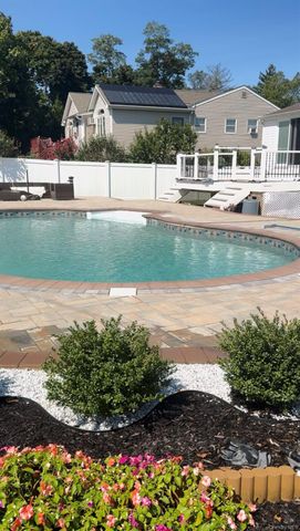 86 New Highway, Commack, NY 11725