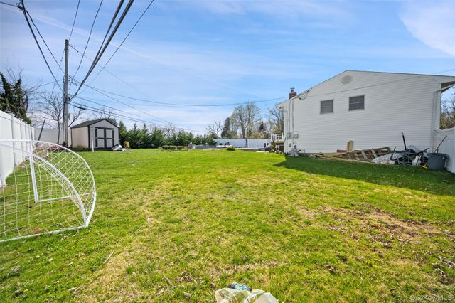 86 New Highway, Commack, NY 11725