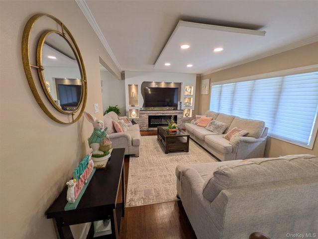 86 New Highway, Commack, NY 11725