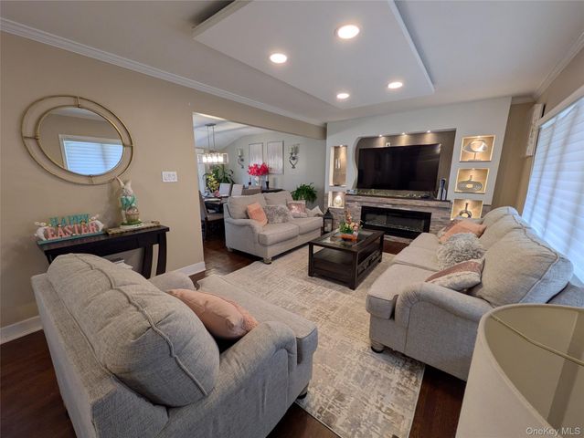 86 New Highway, Commack, NY 11725