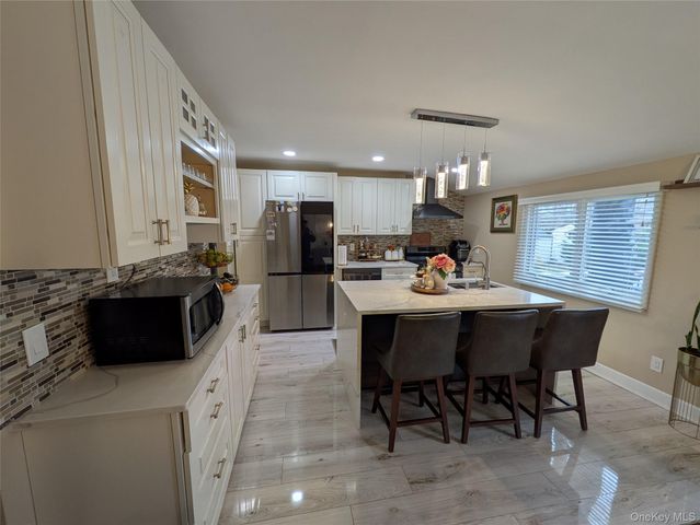 86 New Highway, Commack, NY 11725