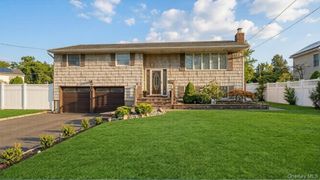 86 New Highway, Commack, NY 11725