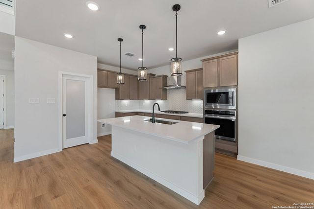 17143 Elder Walnut Drive, Elmendorf, TX 78112
