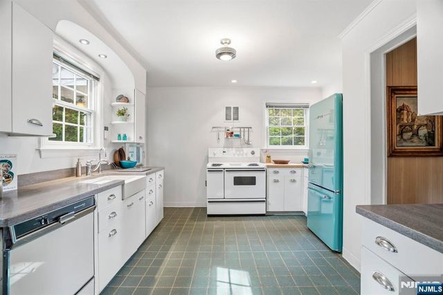 34 Hillside Avenue, Glen Rock, NJ 07452