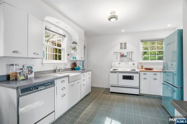 34 Hillside Avenue, Glen Rock, NJ 07452