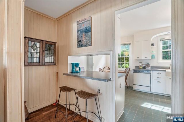 34 Hillside Avenue, Glen Rock, NJ 07452