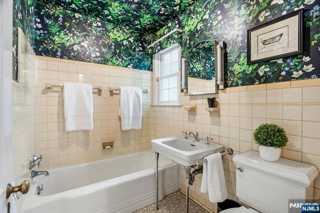 34 Hillside Avenue, Glen Rock, NJ 07452