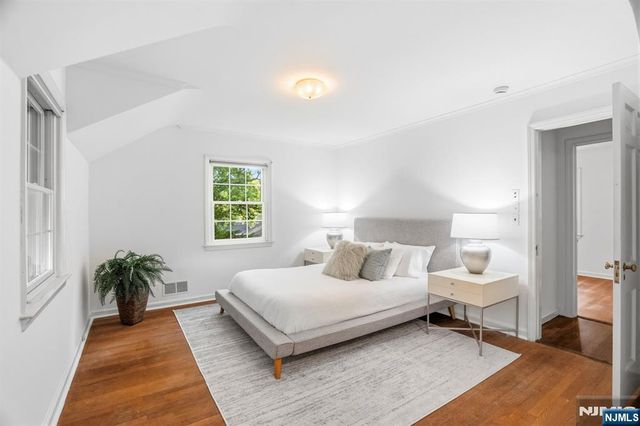 34 Hillside Avenue, Glen Rock, NJ 07452