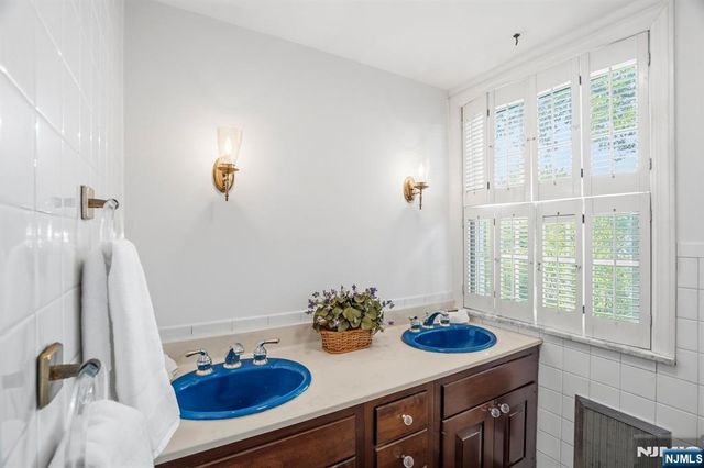 34 Hillside Avenue, Glen Rock, NJ 07452