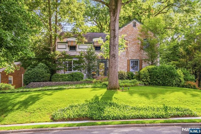 34 Hillside Avenue, Glen Rock, NJ 07452