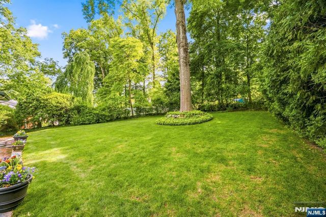 34 Hillside Avenue, Glen Rock, NJ 07452