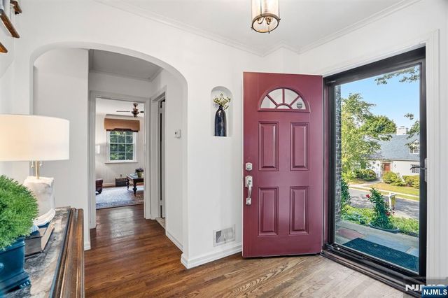 34 Hillside Avenue, Glen Rock, NJ 07452
