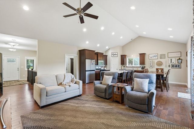 2657 Goodview Avenue N, Oakdale, MN 55128