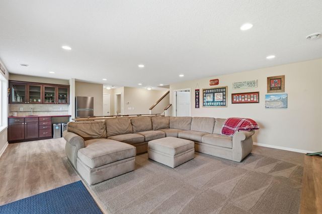 2657 Goodview Avenue N, Oakdale, MN 55128