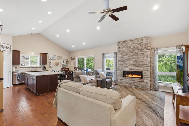2657 Goodview Avenue N, Oakdale, MN 55128