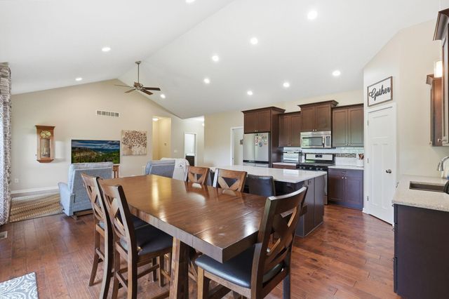 2657 Goodview Avenue N, Oakdale, MN 55128