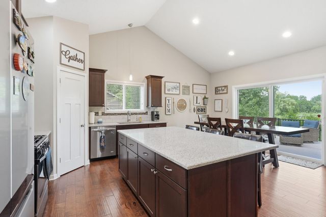 2657 Goodview Avenue N, Oakdale, MN 55128