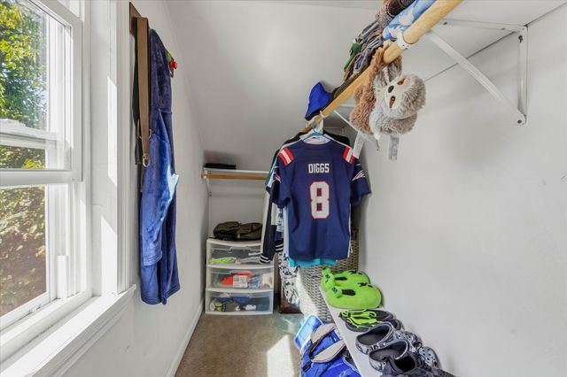 2 Franklin Ave, North Attleboro, MA 02760