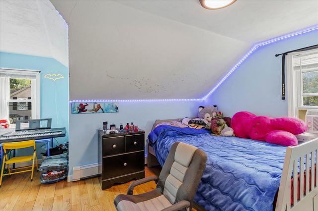 2 Franklin Ave, North Attleboro, MA 02760