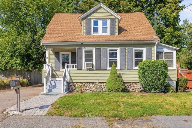 2 Franklin Ave, North Attleboro, MA 02760