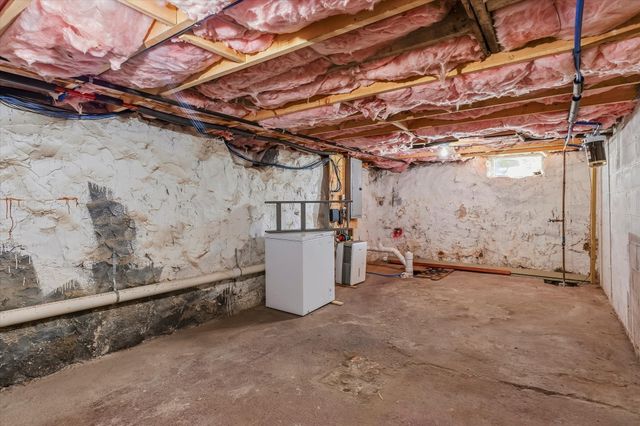 2 Franklin Ave, North Attleboro, MA 02760