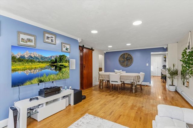 2 Franklin Ave, North Attleboro, MA 02760