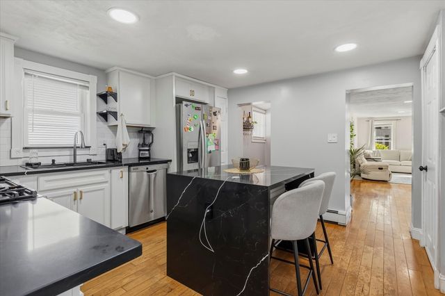 2 Franklin Ave, North Attleboro, MA 02760