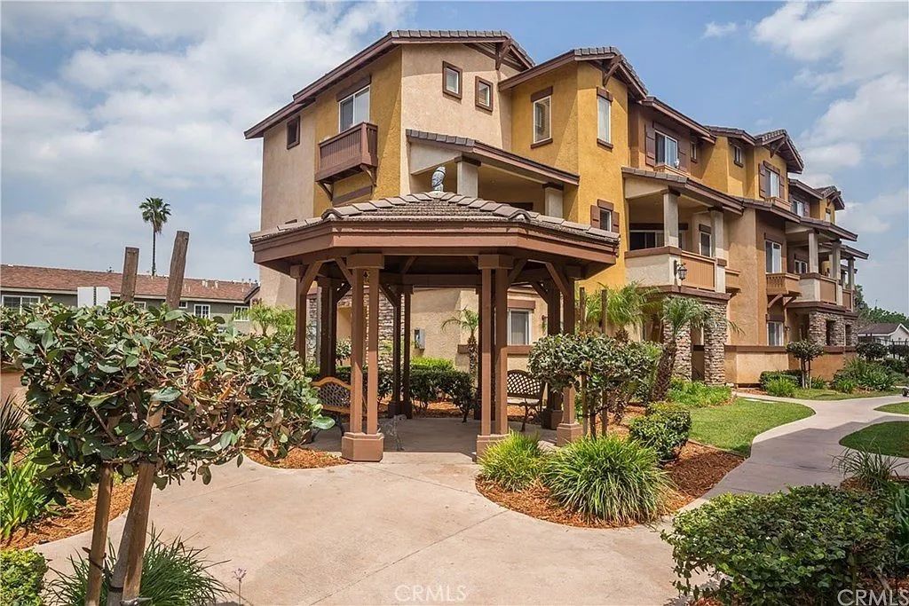 501 N Lark Ellen B, Covina, CA 91722