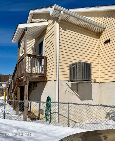 24 Woodland Avenue, Keansburg, NJ 07734