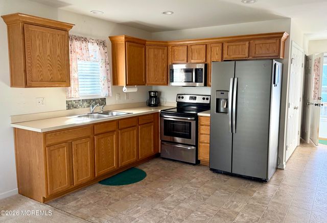 24 Woodland Avenue, Keansburg, NJ 07734