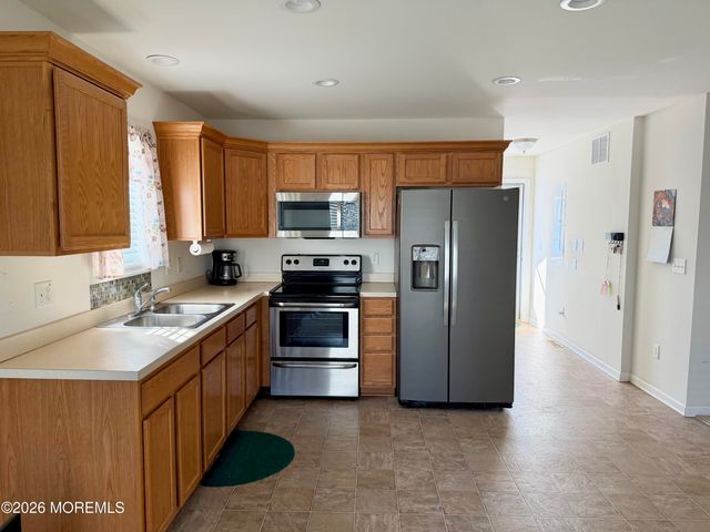 24 Woodland Avenue, Keansburg, NJ 07734