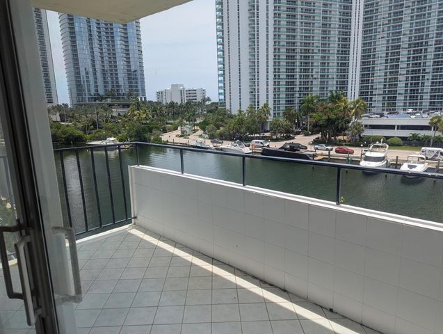 220 KINGS POINT Drive 501, Sunny Isles Beach, FL 33160