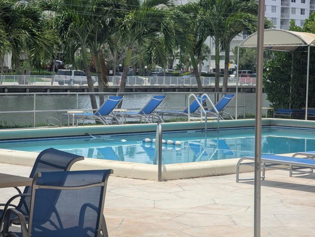 220 KINGS POINT Drive 501, Sunny Isles Beach, FL 33160