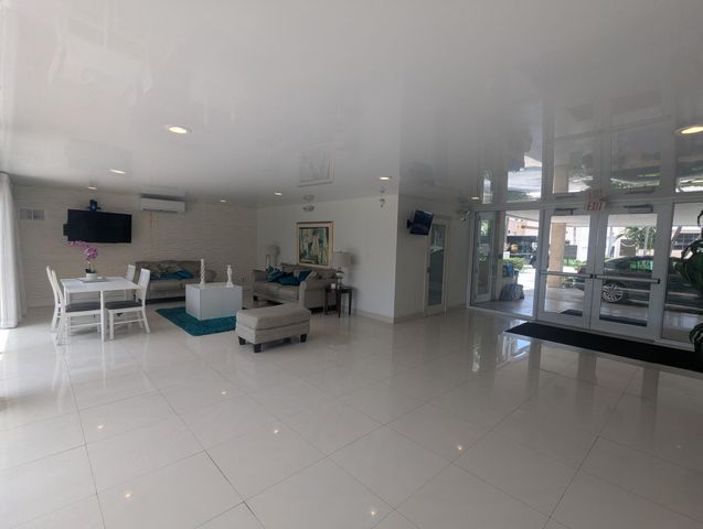 220 KINGS POINT Drive 501, Sunny Isles Beach, FL 33160