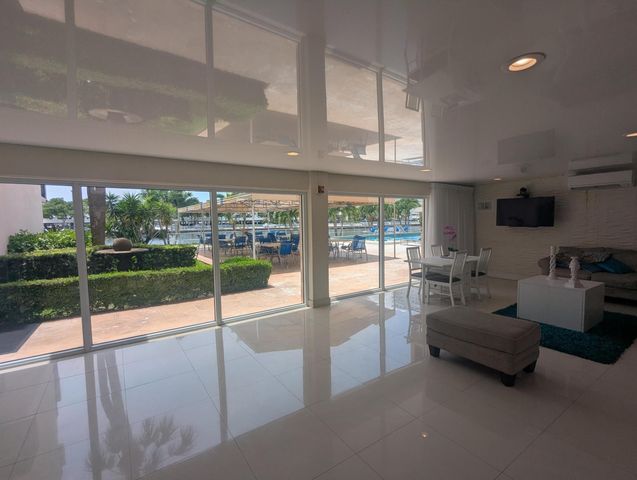220 KINGS POINT Drive 501, Sunny Isles Beach, FL 33160