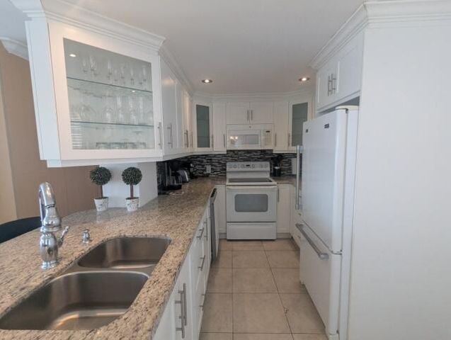 220 KINGS POINT Drive 501, Sunny Isles Beach, FL 33160