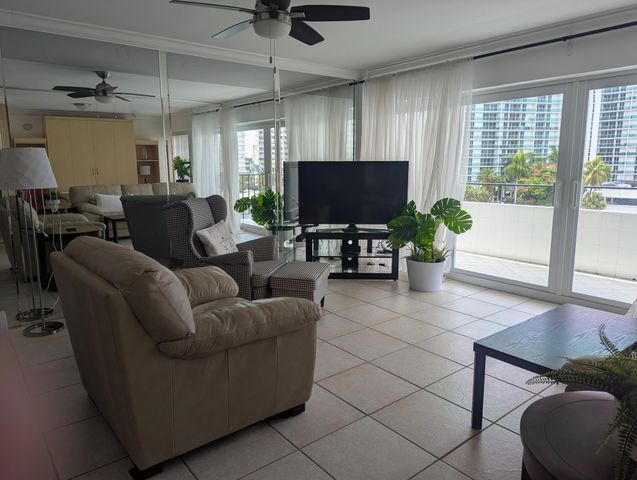220 KINGS POINT Drive 501, Sunny Isles Beach, FL 33160