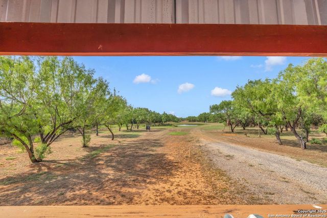2654 Matthews Ranch Road, Dilley, TX 78017