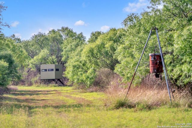 2654 Matthews Ranch Road, Dilley, TX 78017