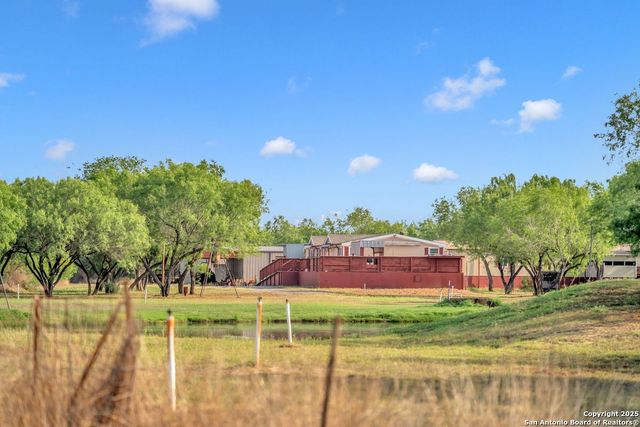 2654 Matthews Ranch Road, Dilley, TX 78017