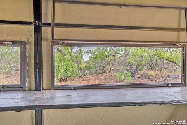 2654 Matthews Ranch Road, Dilley, TX 78017