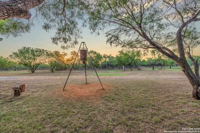 2654 Matthews Ranch Road, Dilley, TX 78017