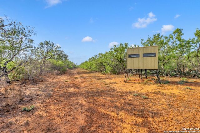 2654 Matthews Ranch Road, Dilley, TX 78017