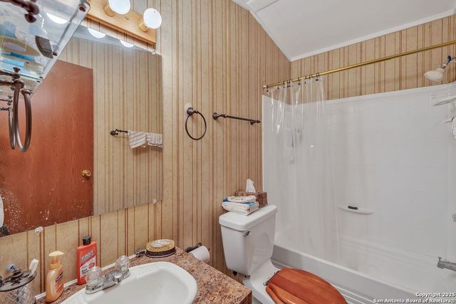 2654 Matthews Ranch Road, Dilley, TX 78017