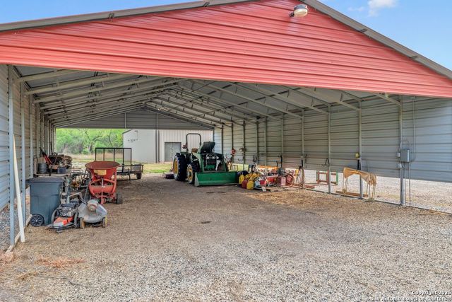 2654 Matthews Ranch Road, Dilley, TX 78017