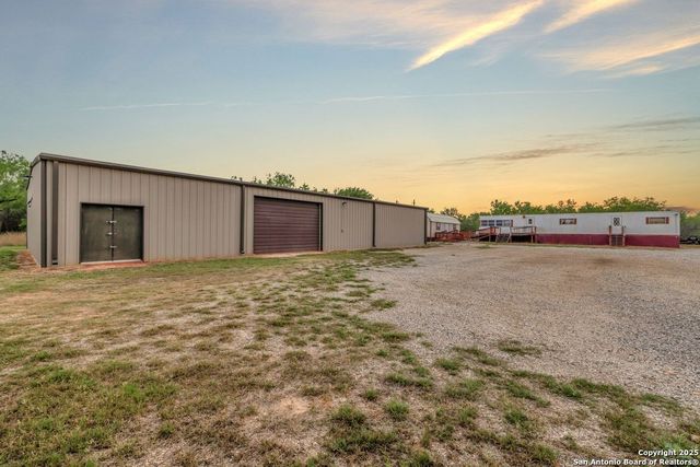 2654 Matthews Ranch Road, Dilley, TX 78017