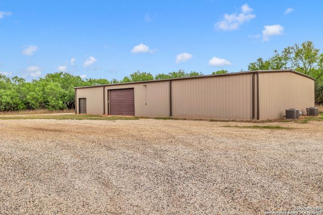 2654 Matthews Ranch Road, Dilley, TX 78017