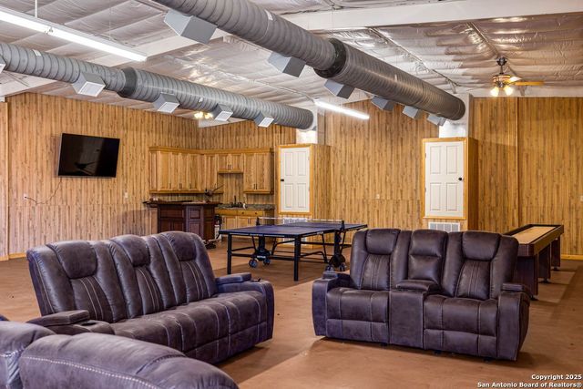 2654 Matthews Ranch Road, Dilley, TX 78017