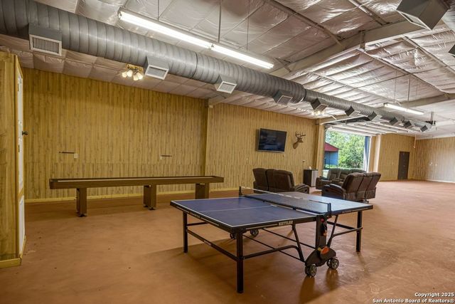 2654 Matthews Ranch Road, Dilley, TX 78017